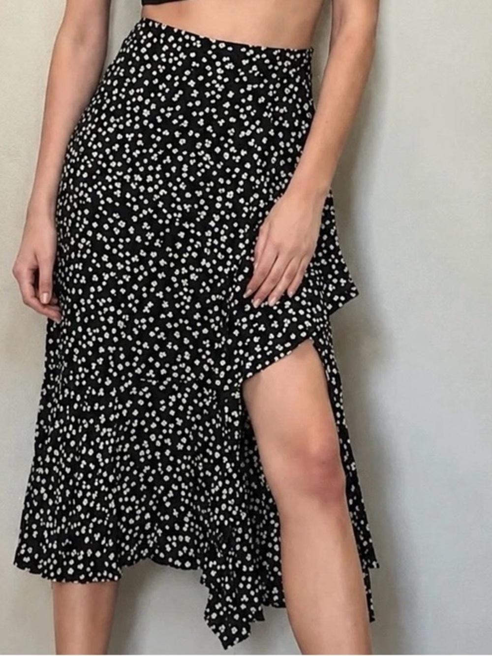 Zara Ditsy Daisy Print Midi Skirt with Ruffle and Slit Detail Size L